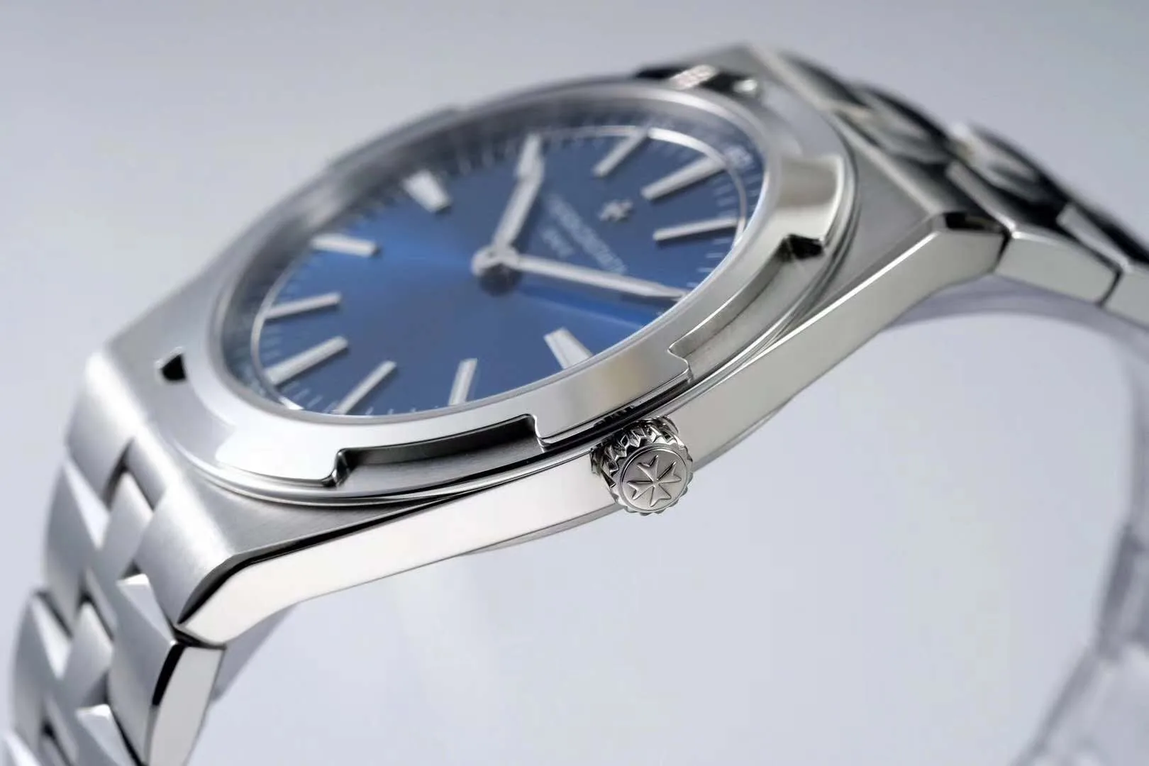 Overseas Blue Dial Ref: 4500V/110A-B128 - Image 5