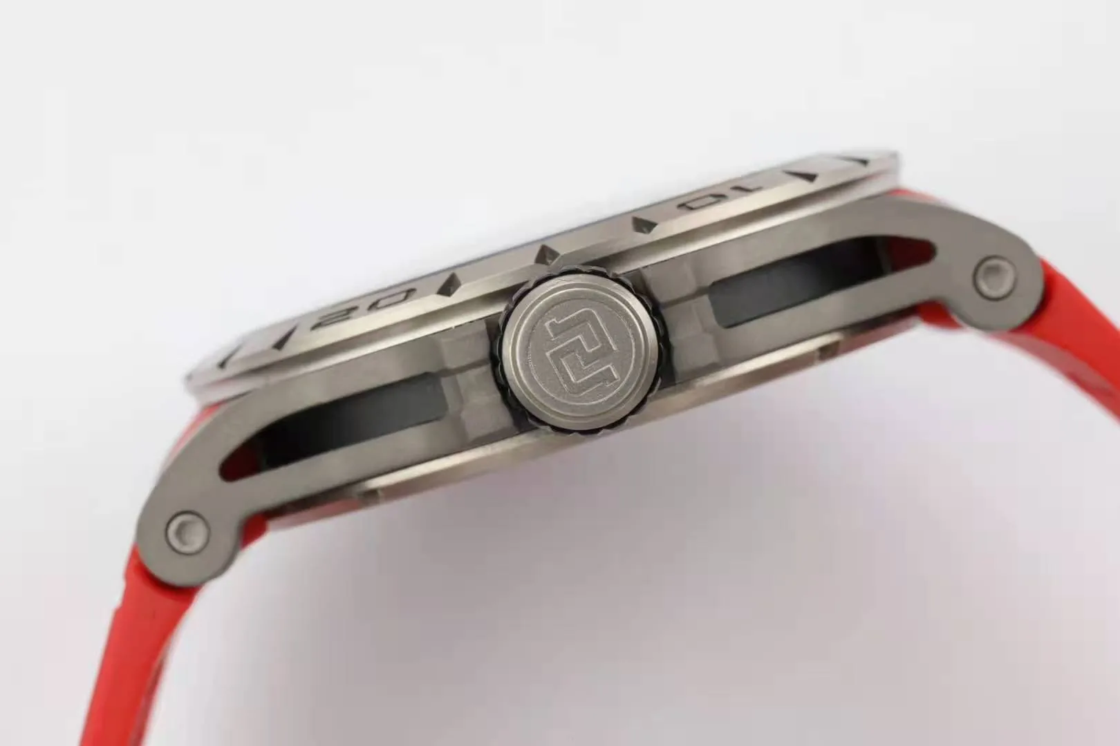 Excalibur Spider Skeleton Flying Tourbillon con cinturino in gomma rosso - immagine 6