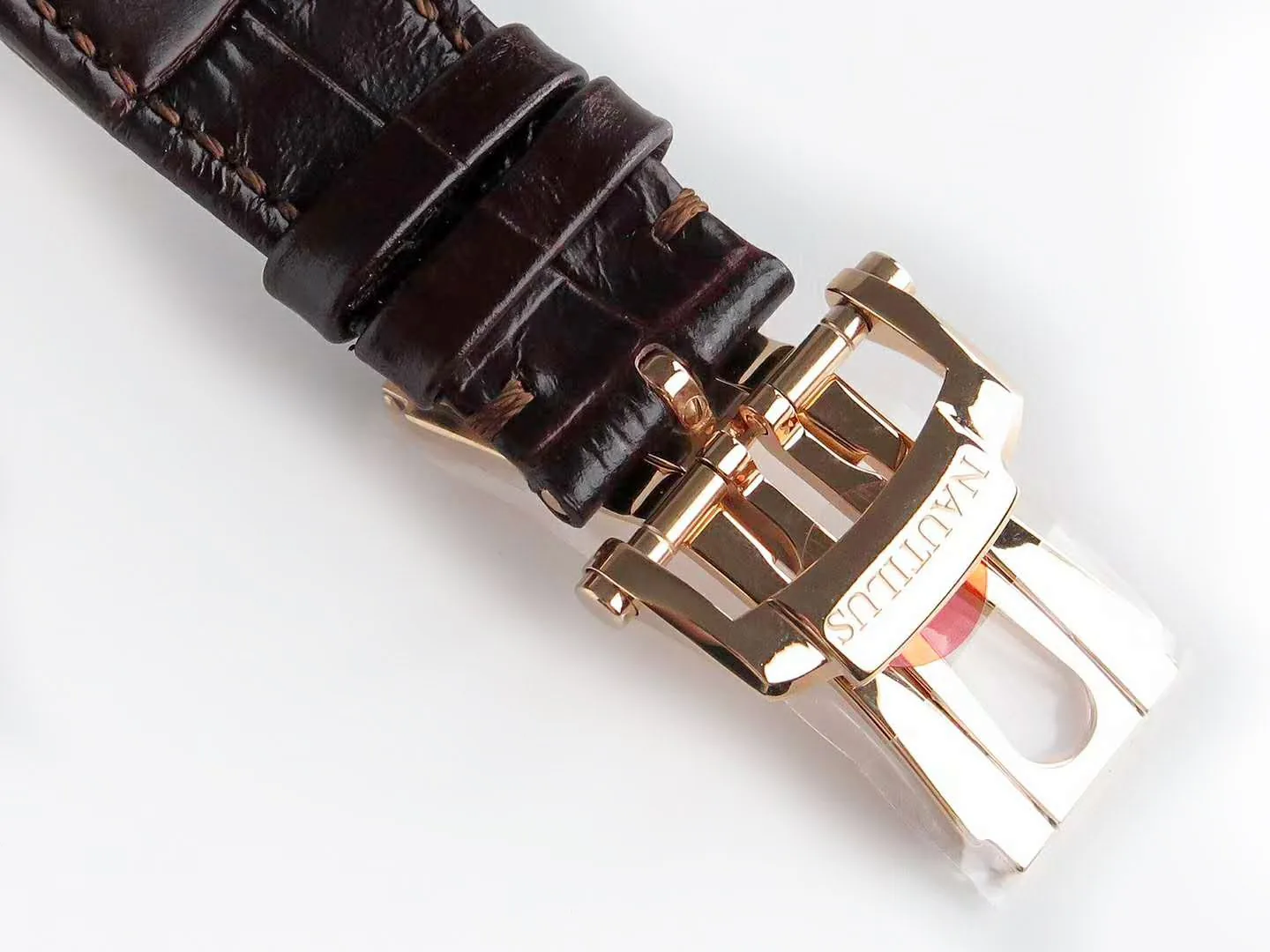 Nautilus Jumbo 5711 cadran blanc en or rose avec bracelet en cuir marron – Image 7