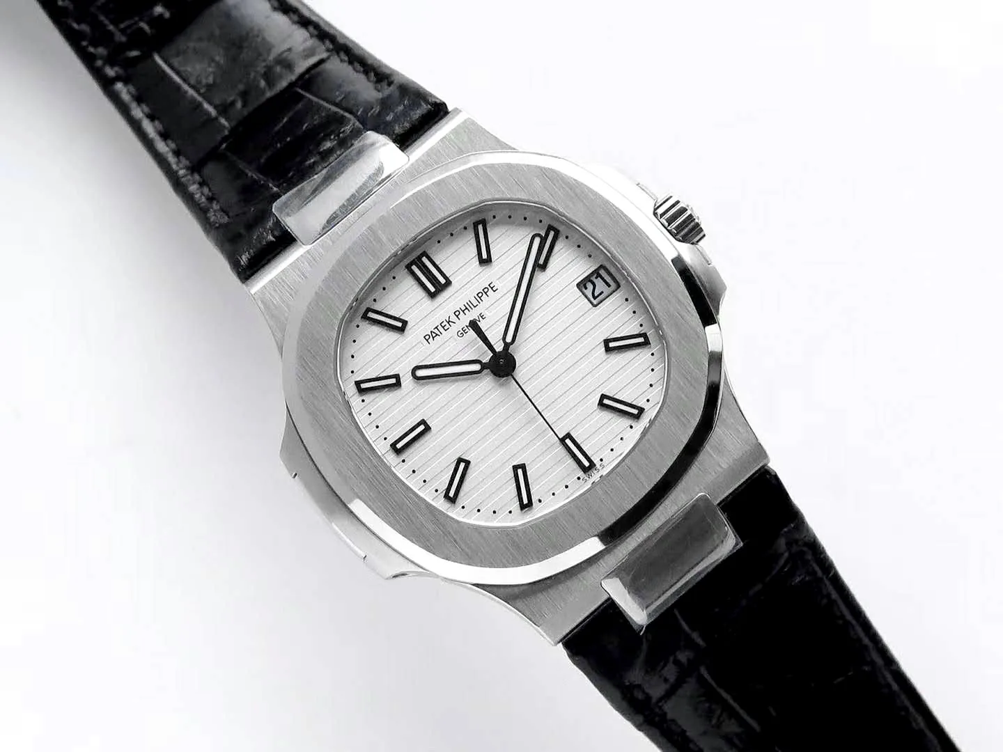 Nautilus Jumbo 5711 cadran blanc en acier avec bracelet en cuir noir – Image 2
