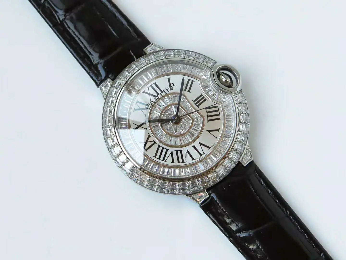 Ballon Bleu de Cartier 42mm weißes Zifferblatt mit Diamanten in Roségold – Bild 4