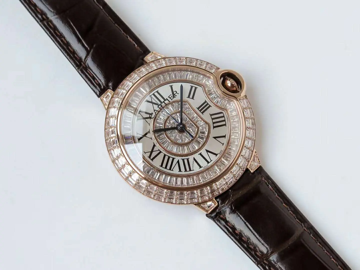 Ballon Bleu de Cartier 42mm esfera blanca con diamantes en oro rosa - Imagen 3