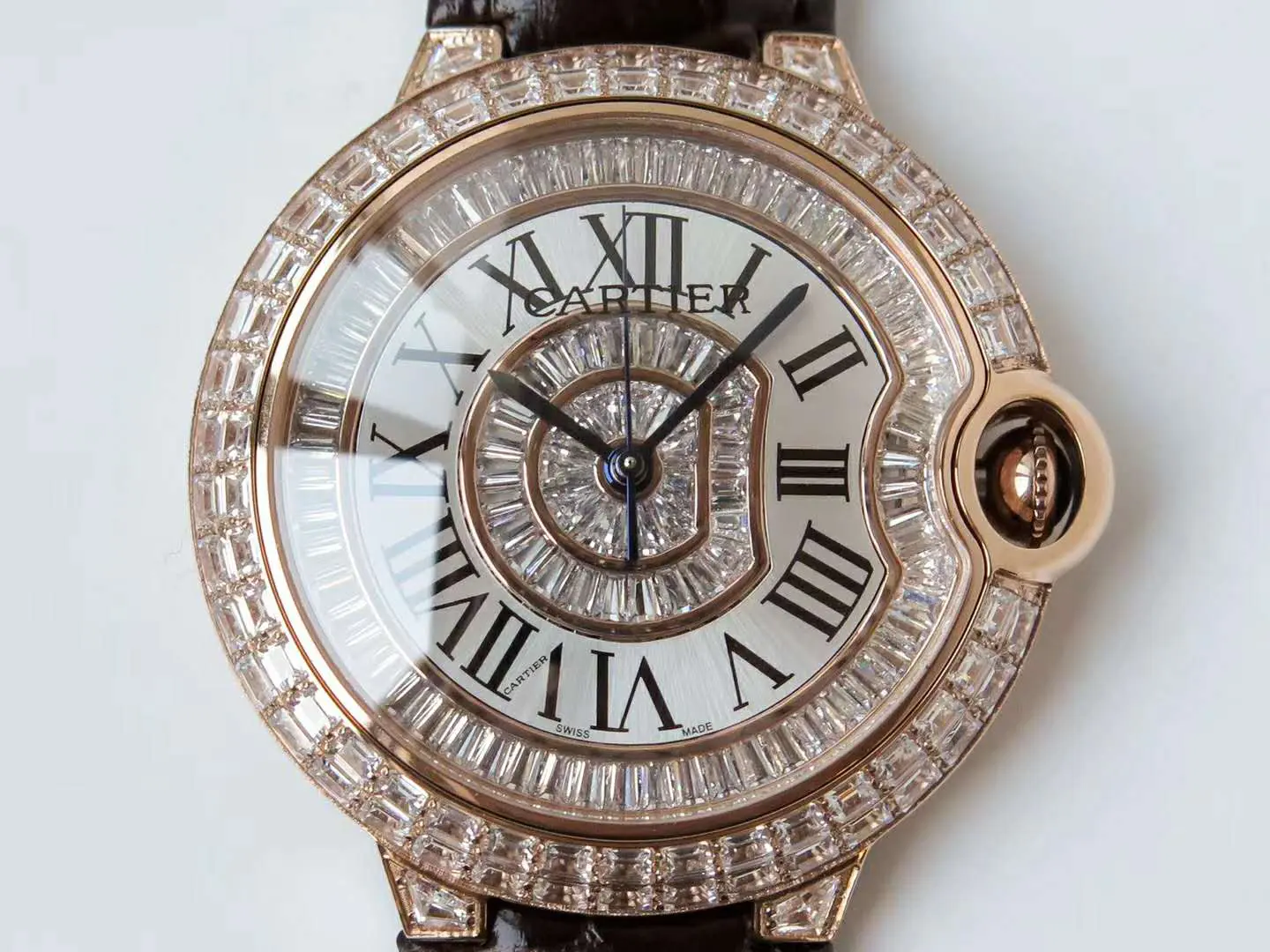 Ballon Bleu de Cartier 42mm esfera blanca con diamantes en oro rosa - Imagen 4