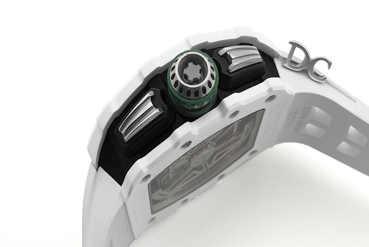 RM 011-02 Le Mans Classic Chronograph in Grün am weißen Kautschukarmband – Bild 9