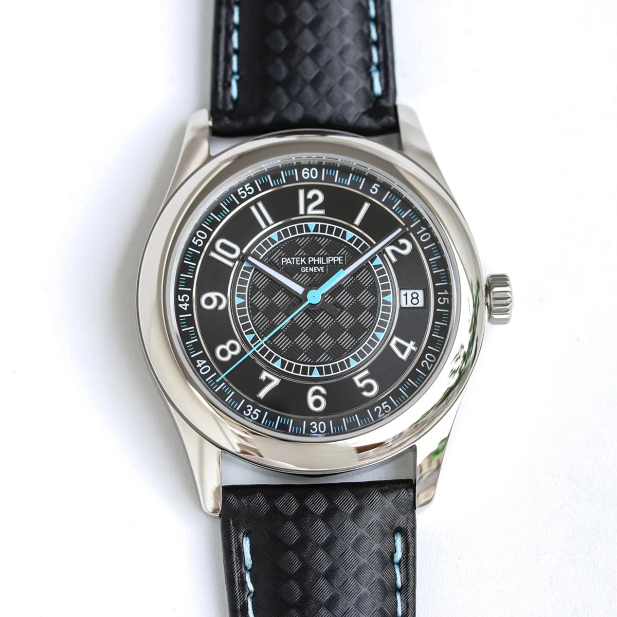 Calatrava 6007G-001 cadran noir bleu ciel en or blanc