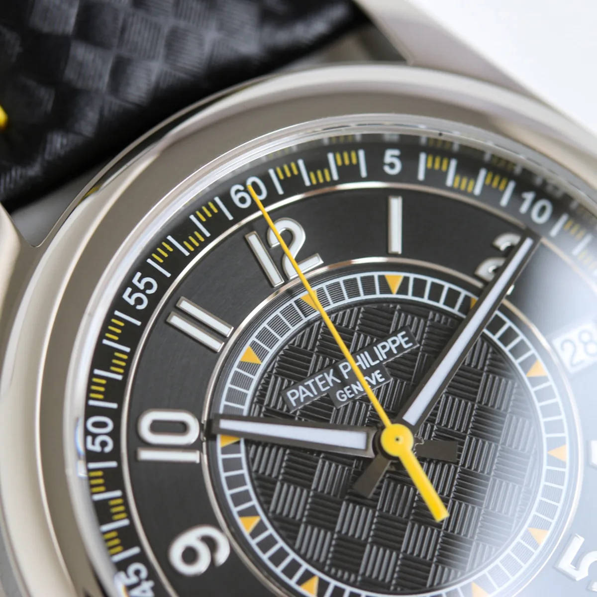 Calatrava 6007G-001 cadran noir jaune en or blanc – Image 4
