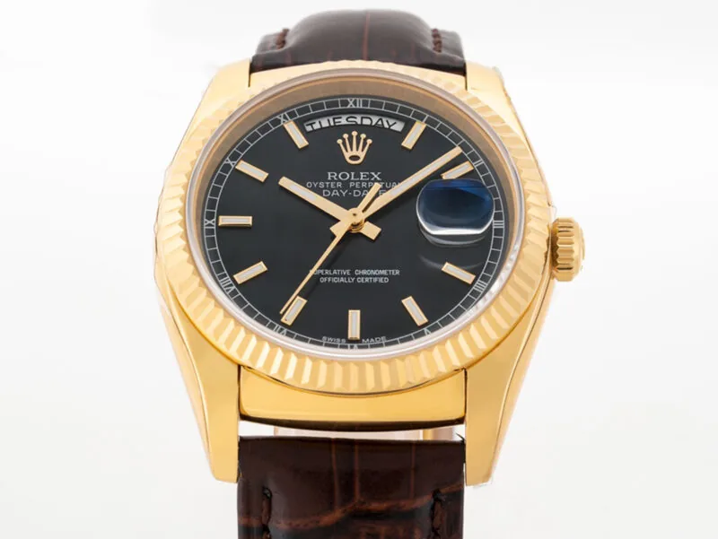 Day-Date 40 quadrante nero in oro giallo su cinturino in pelle - immagine 7
