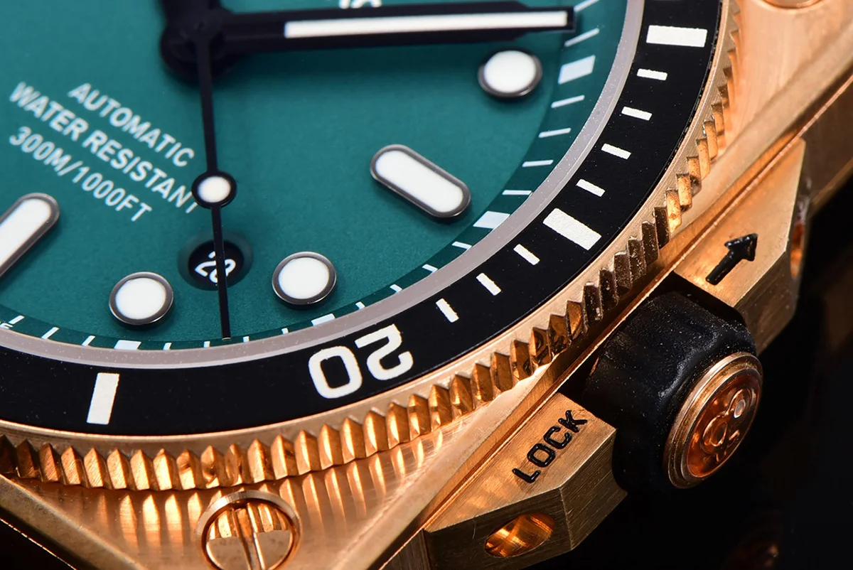 BR 03-92 Diver Black & Green Bronze