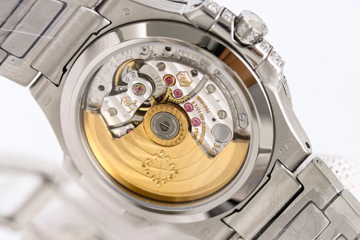 Nautilus 7118/1453G-001 Diamond Paved Dial with Green Diamond Markers in White Gold