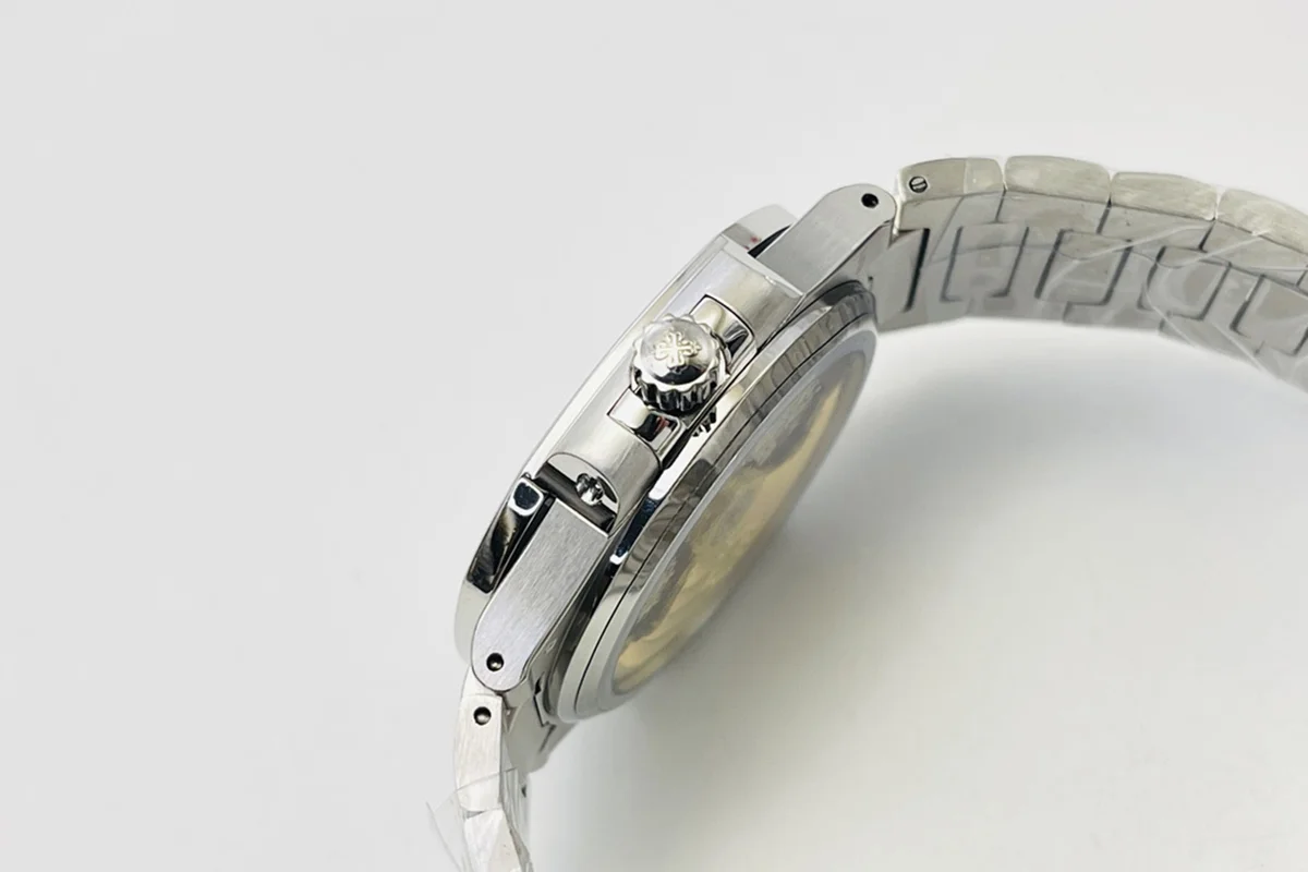 Nautilus 7118 Grey Dial with Diamond Markers