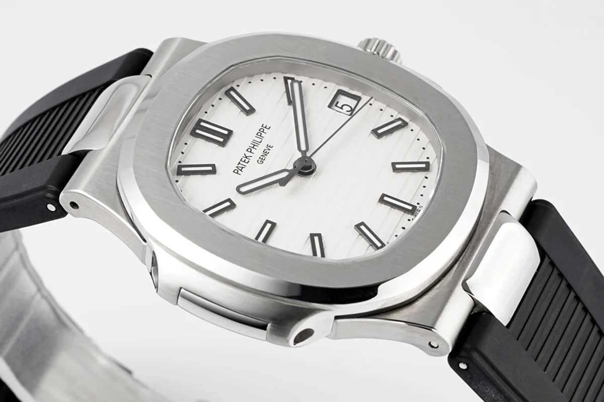 Nautilus Jumbo 5711/1A White Dial on Rubber Strap