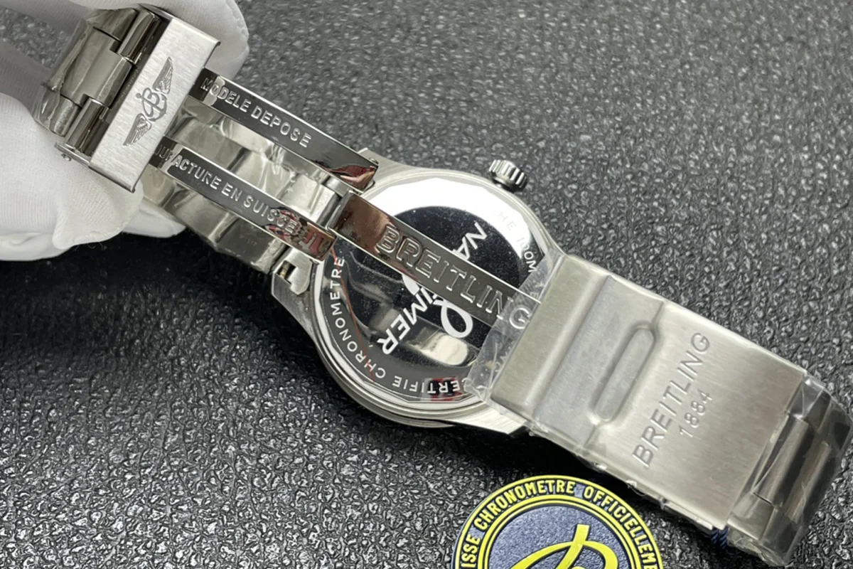 Navitimer Aviator 8 Automatic 41 Blue Dial in Steel on Bracelet