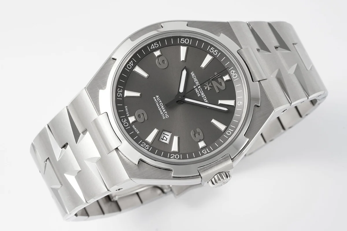Overseas Automatic 47040 Grey Dial in Steel