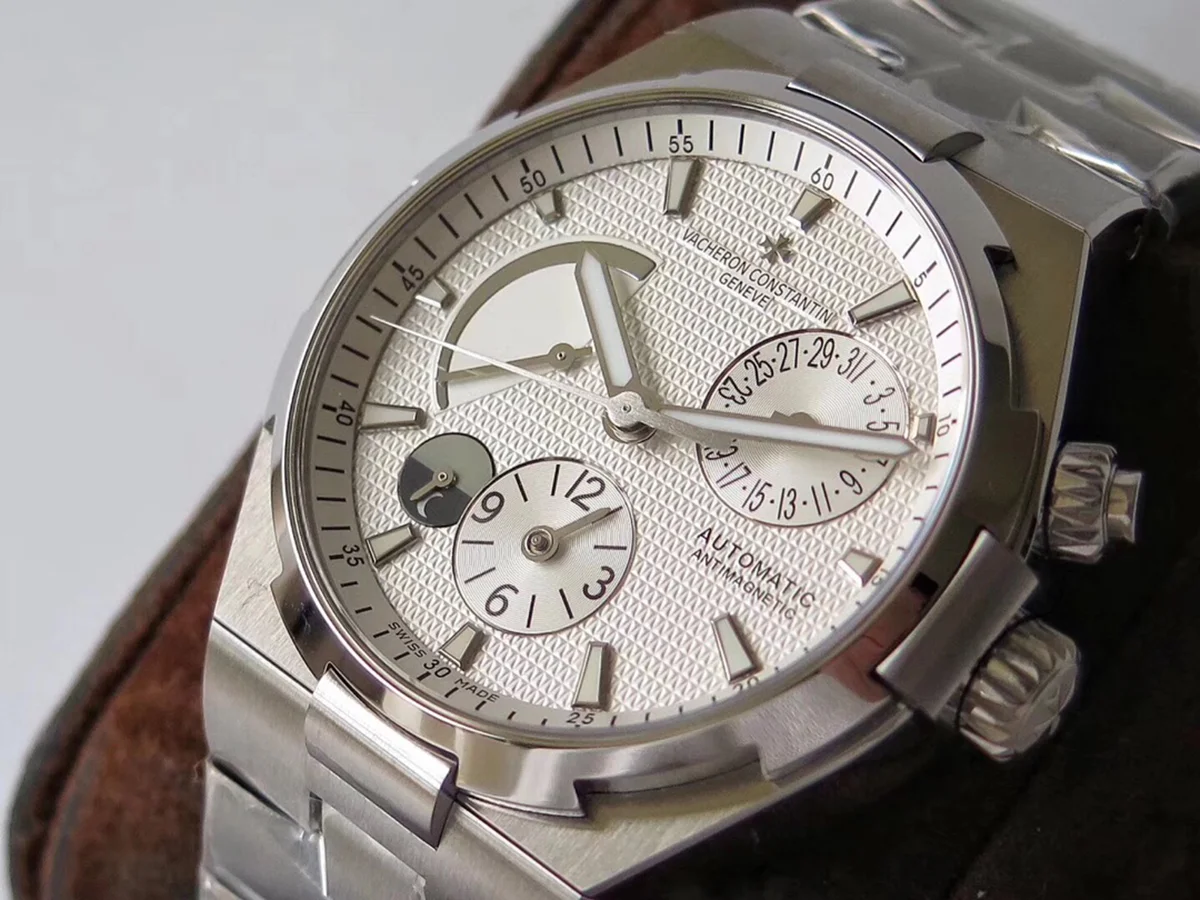 Overseas Dual Time White Dial in Steel