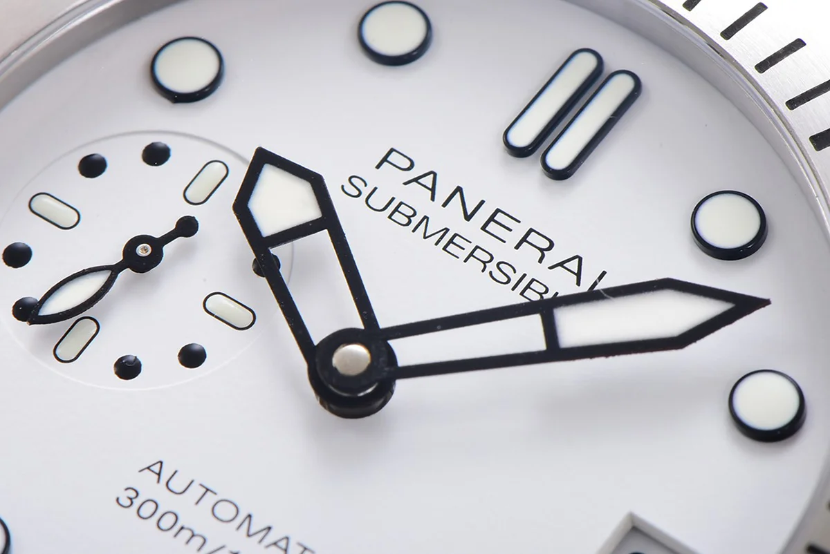 PAM2223 Submersible Bianco 42mm