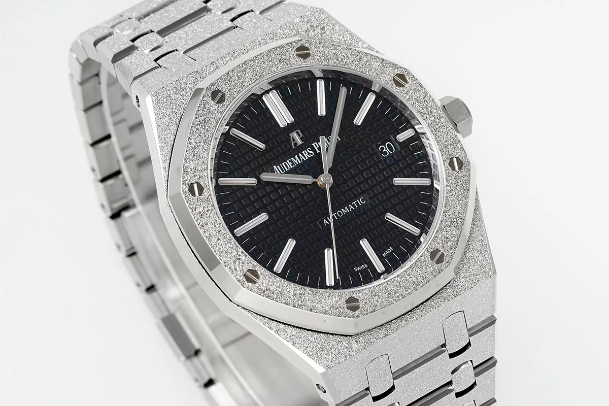 Royal Oak 15450ST 37mm Black Dial in Frosted Gold