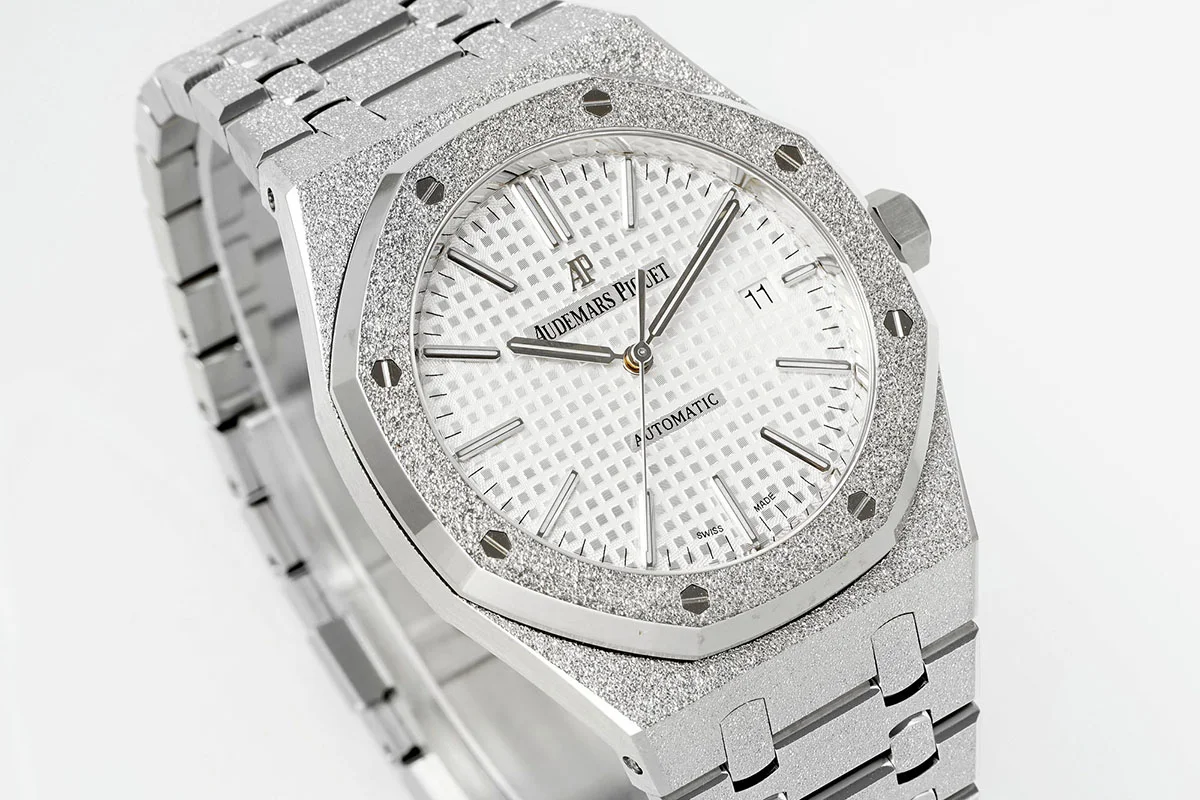 Royal Oak 15450ST 37mm White Dial in Frosted Gold