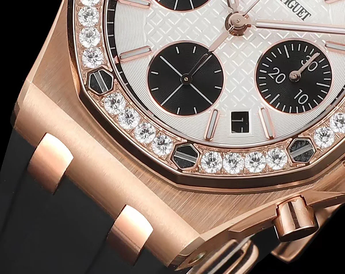 Royal Oak Offshore Selfwinding Chronograph 37mm White/Black Dial in Rose Gold