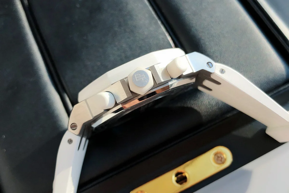 Royal Oak Offshore Selfwinding Chronograph 37mm White Dial in Steel 26231ST