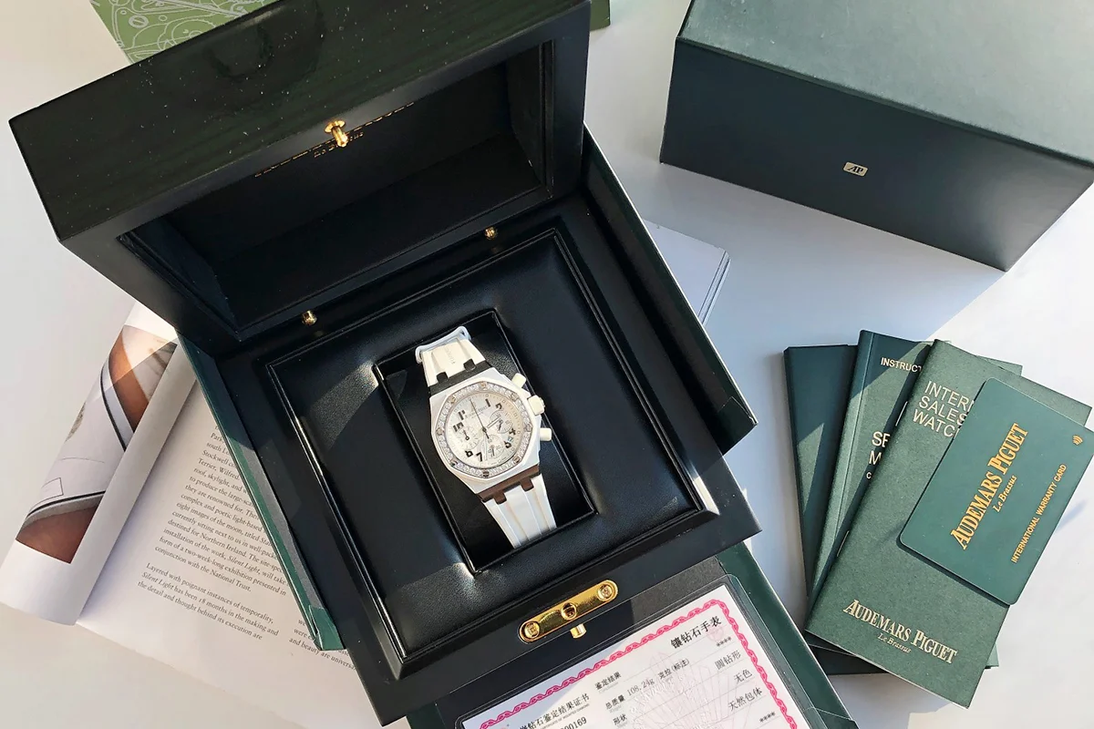 Royal Oak Offshore Selfwinding Chronograph 37mm White Dial in Steel 26231ST