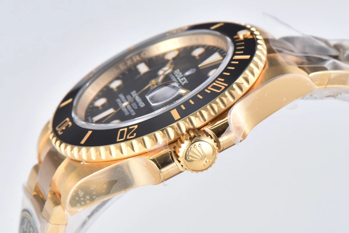 Submariner 40 116618LB Black Ceramic in Gold